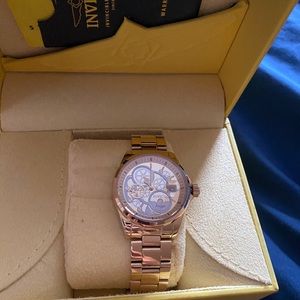 GOLD INVICTA WOMANS WATCH